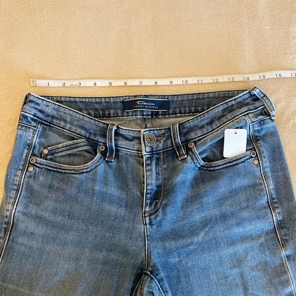 Tommy Bahama Straight Leg Mid Rise Jeans - Size 6 - Picture 10 of 11
